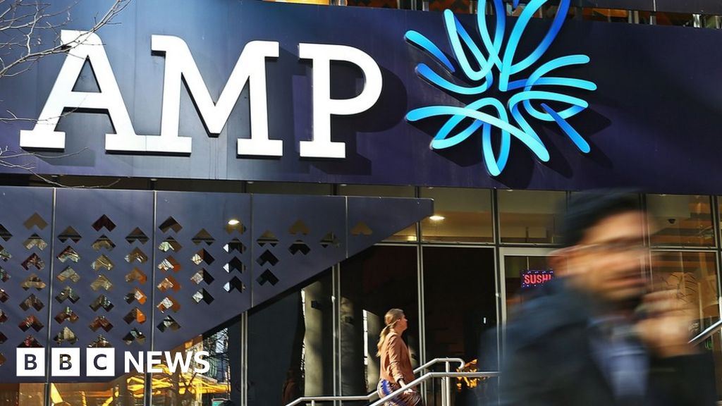 Australia bank inquiry ousts first executive amid fee scandal Australia bank inquiry ousts first executive amid fee scandal