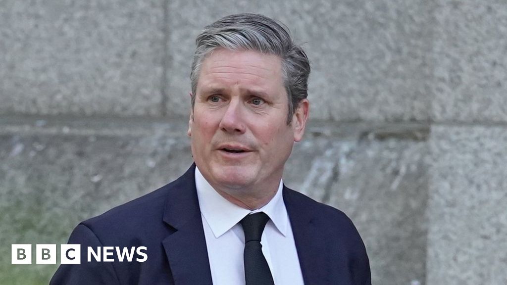 Starmer aims to combine experience and youth