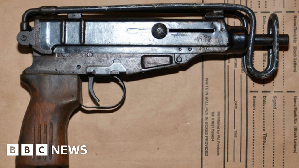 Police officers attacked by youths for a second evening Police officers attacked by youths for a second evening