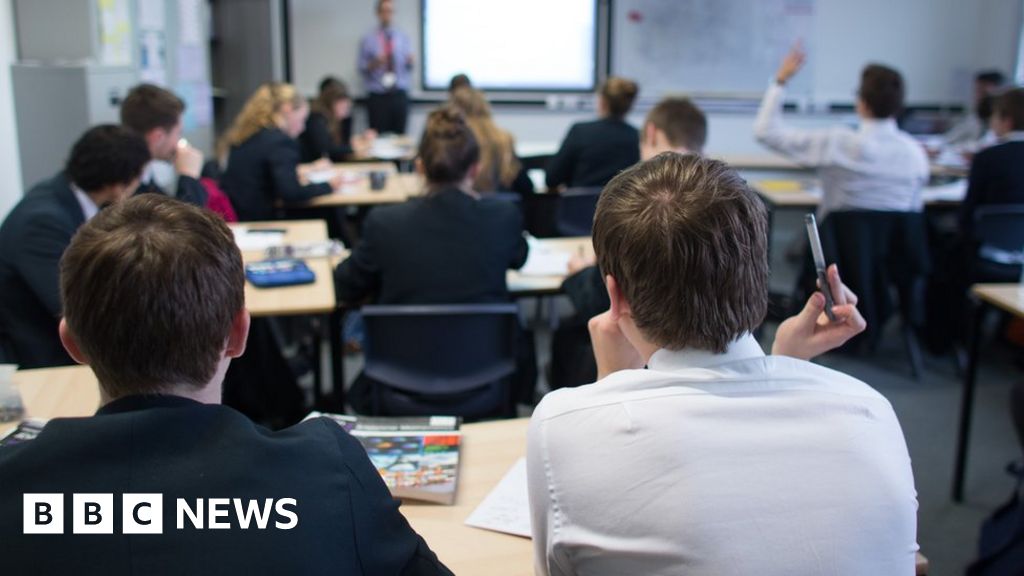 Academic selection ‘favours better-off parents’