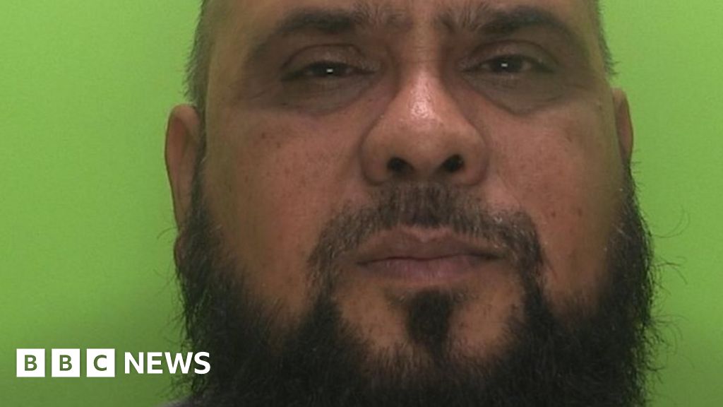 Nottinghamshire imam jailed for sex assaults on boy Nottinghamshire imam jailed for sex assaults on boy