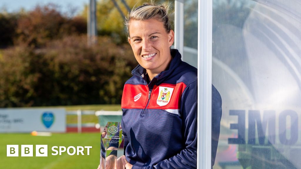 Bristol City Women: Boss Tanya Oxtoby shares praise after WSL award