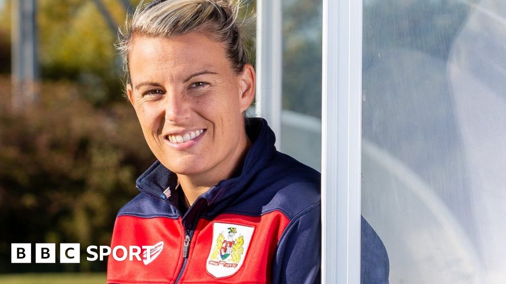 Tanya Oxtoby: Bristol City’s history-making young coach Tanya Oxtoby: Bristol City’s history-making young coach