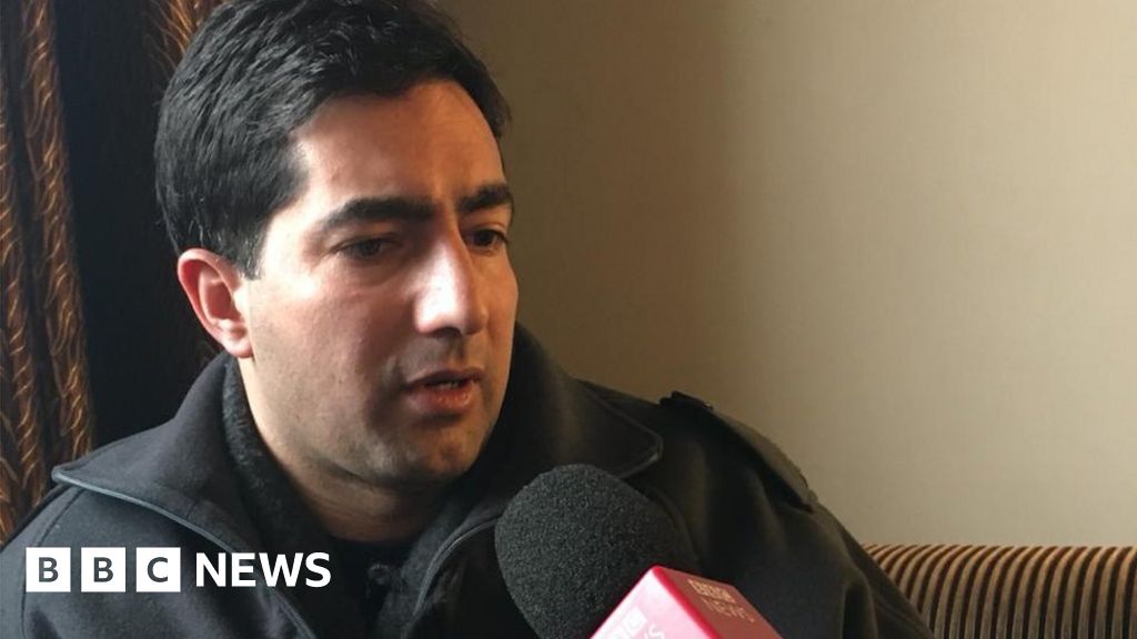 India detains Kashmir politician at airport India detains Kashmir politician at airport
