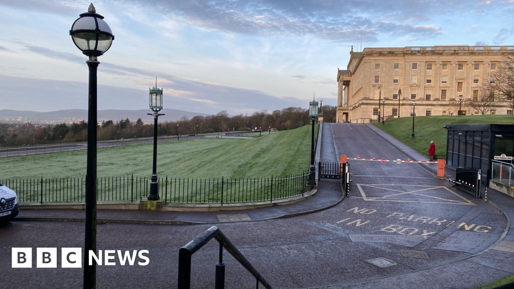 Julian Smith ‘holding NI to ransom’ with deal Julian Smith ‘holding NI to ransom’ with deal
