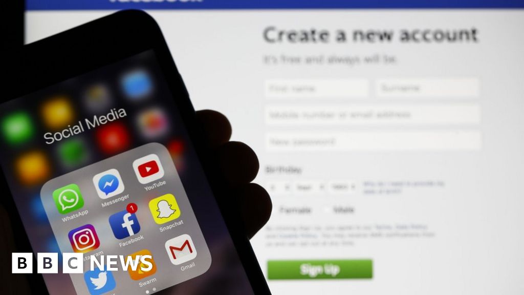 Facebook and YouTube moderators sign PTSD disclosure
