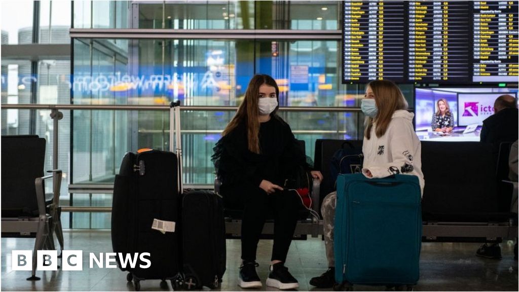 ‘Green light for hols’ as PM warns rule flouters