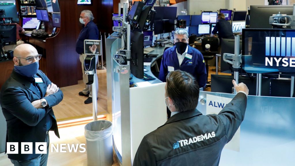 US stocks hit new high after coronavirus crash