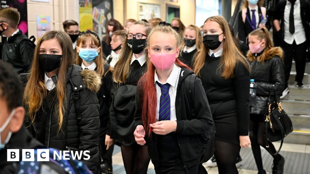 Secondary schools ‘move online’ from Monday Secondary schools ‘move online’ from Monday