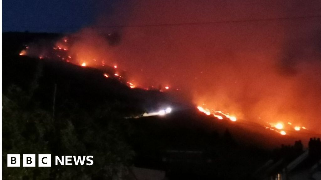 Welsh mountain fires continue to burn as culprits sought