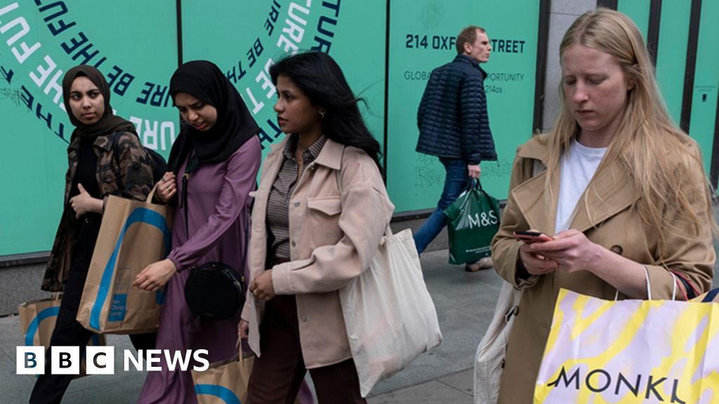 UK economy grows but fears remain over rising prices UK economy grows but fears remain over rising prices