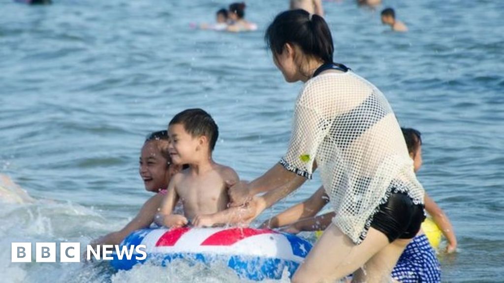 Tourists stuck in China resort city after Covid lockdown Tourists stuck in China resort city after Covid lockdown