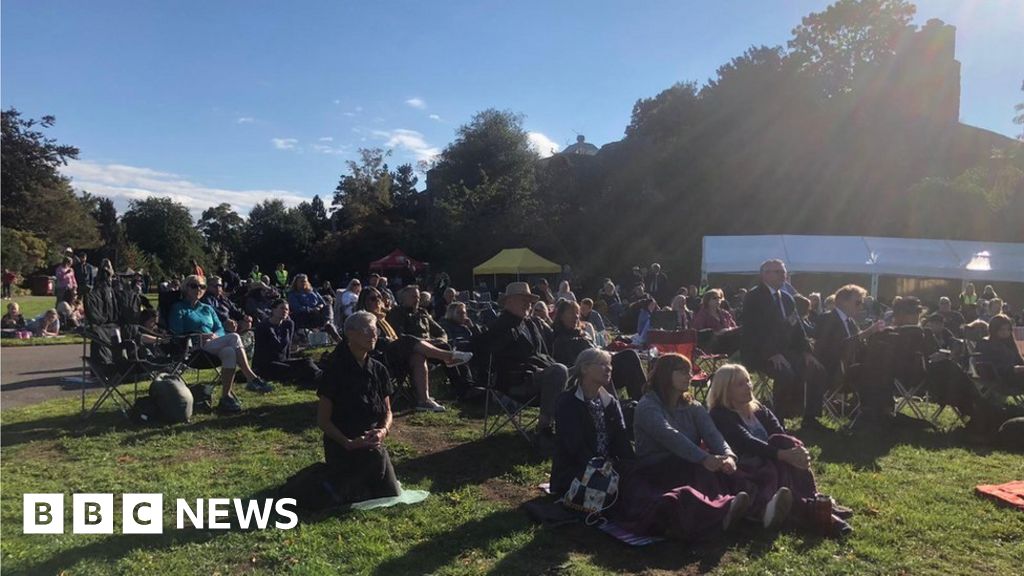 People gather in Devon to pay tribute People gather in Devon to pay tribute
