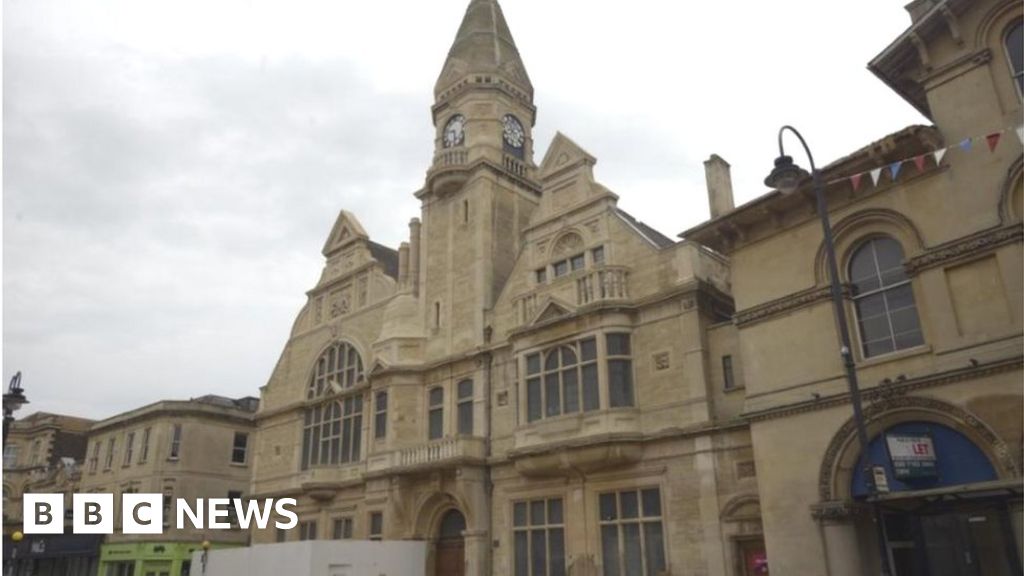 Trowbridge Town Hall to be refurbished in new scheme Trowbridge Town Hall to be refurbished in new scheme
