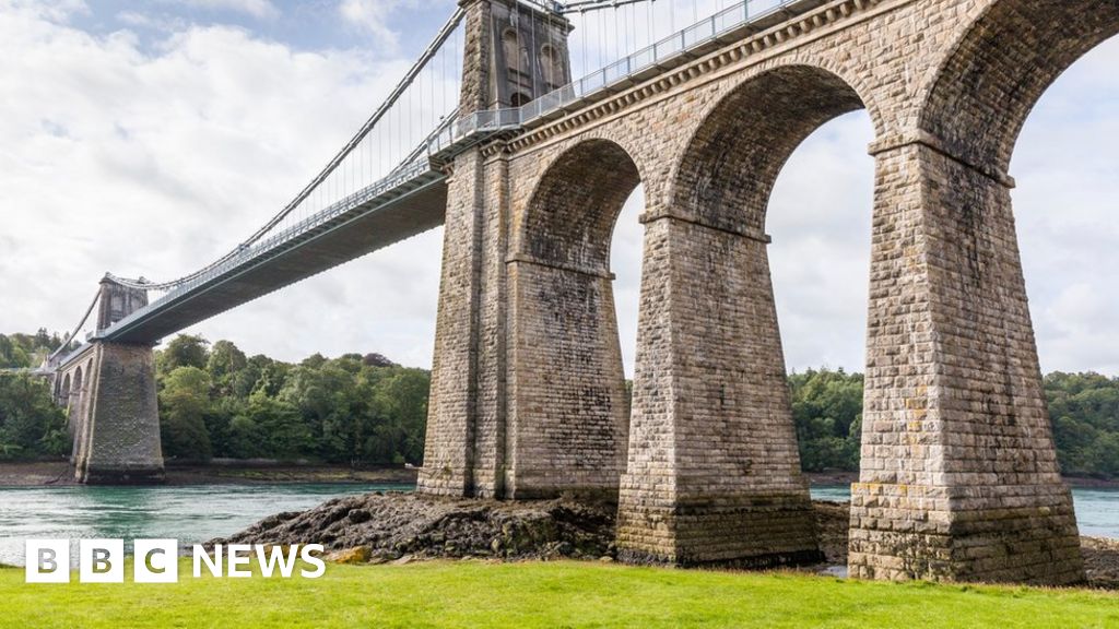 Shop hit by bridge closure demands financial help Shop hit by bridge closure demands financial help