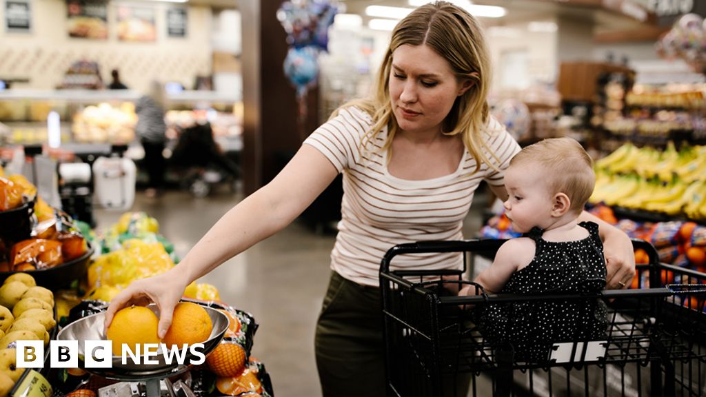Stalling wage growth since 2008 costs £11,000 a year, says think tank Stalling wage growth since 2008 costs £11,000 a year, says think tank