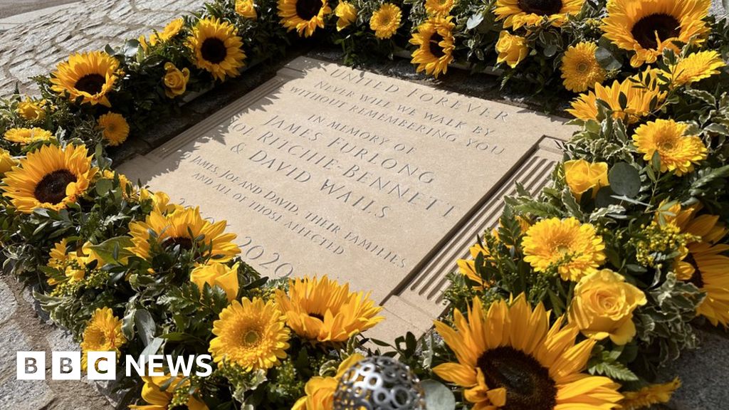 Forbury Gardens victims’ memorial unveiled three years on Forbury Gardens victims’ memorial unveiled three years on