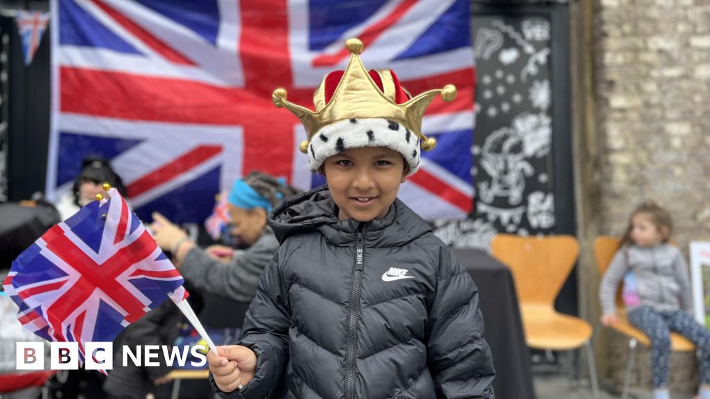 Londoners pay tribute to those who help out