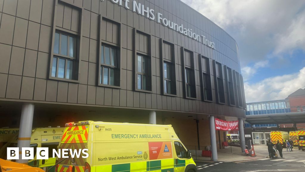 Health Secretary urged to visit crumbling hospital Health Secretary urged to visit crumbling hospital