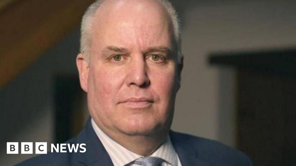 Former Welsh Tory leader Andrew RT Davies off frontbench