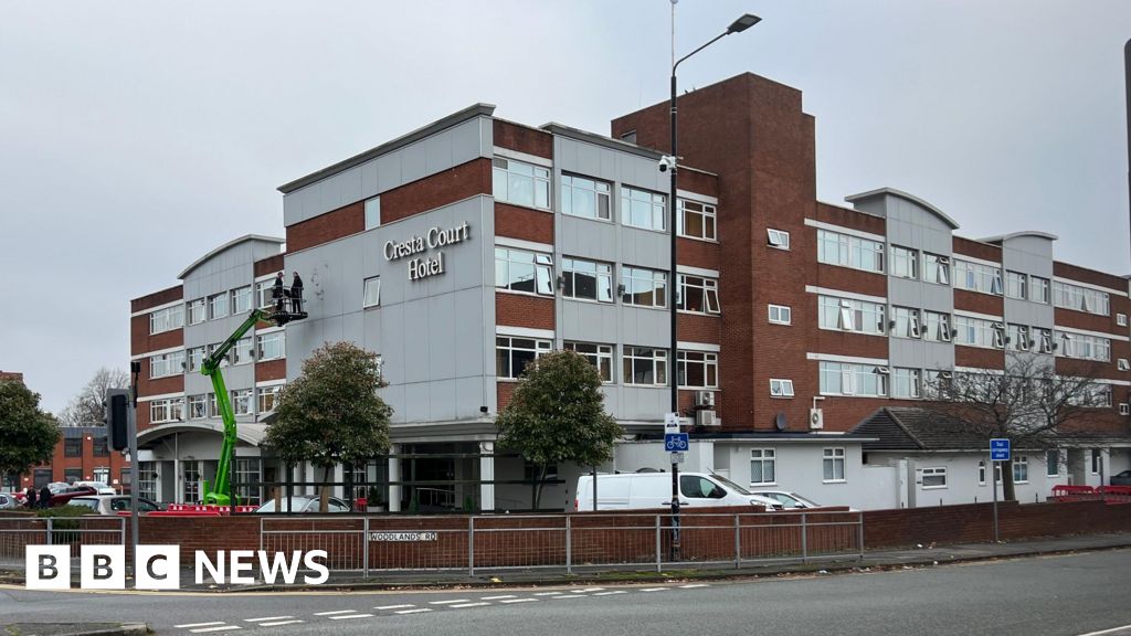 Altincham asylum seeker hotel decision debated by local residents Altincham asylum seeker hotel decision debated by local residents