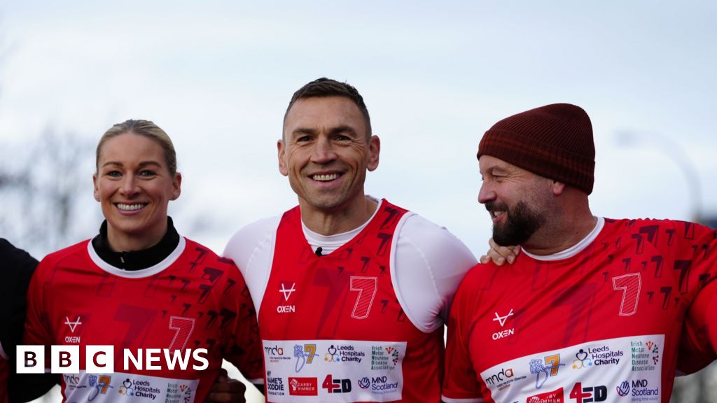 Kevin Sinfield kicks off epic 230-mile run in Liverpool for MND Kevin Sinfield kicks off epic 230-mile run in Liverpool for MND