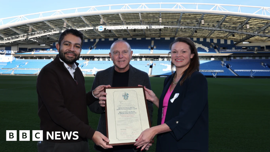 Brighton & Hove Albion FC presented with Freedom of City award