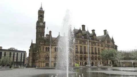 Geograph/Neil Theasby Bradford City Hall