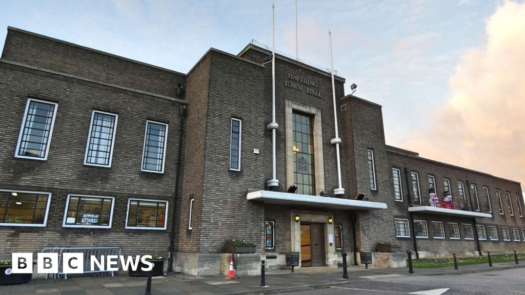Staff sickness ‘unsustainable’ opposition says Staff sickness ‘unsustainable’ opposition says