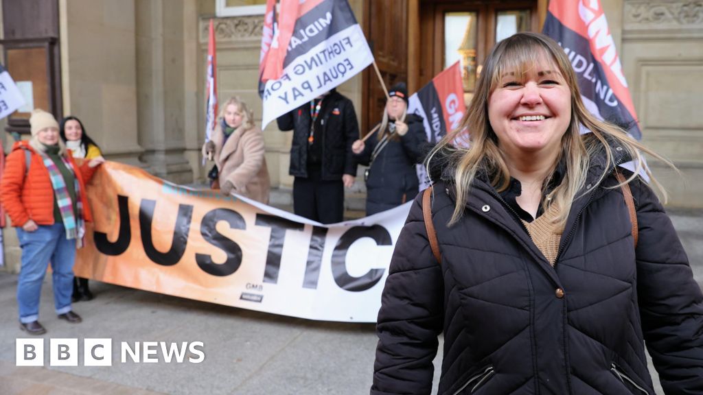 Birmingham City Council agrees huge equal pay deal with unions Birmingham City Council agrees huge equal pay deal with unions