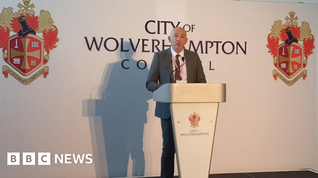 Review recommends £30k pay rise for Wolverhampton Council chief Review recommends £30k pay rise for Wolverhampton Council chief