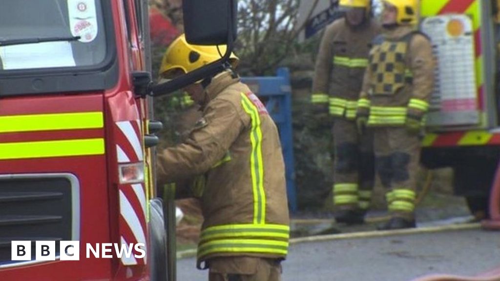 Wrexham fire cuts would force safety breaches, union says