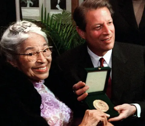 AFP Rosa Parks and her Congressional Gold Medal, with Vice-President Al Gore in 1999