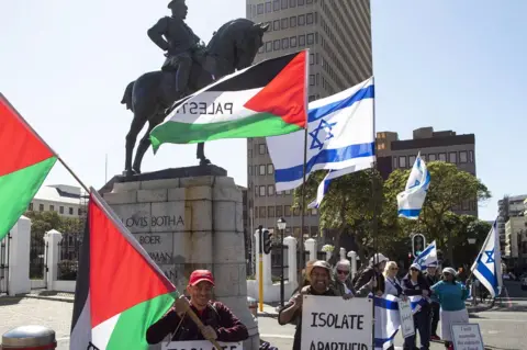 EPA Rival protesters - some pro-Palestinian, others pro-Israel - stand outside parliament in Cape Town, South Africa - Friday 24 August 2018