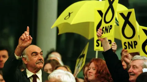 Getty Images Sean Connery is given a standing ovation by the crowd as he enters the SNP congress
