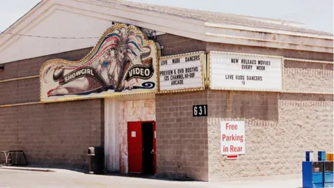 Nick Leonard Photograph shows Shwogirl Video while still open