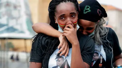 Getty Images Members of the Oromo Ethiopian community in Lebanon mourn as they take part in a demonstration to protest the death of musician and activist Hachalu Hundessa, in the capital Beirut on July 5, 2020
