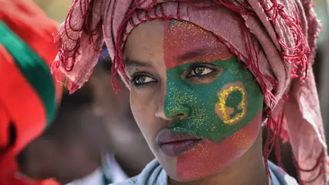 Getty Images A woman takes part in celebrations for the return of the formerly banned anti-government group the Oromo Liberation Front (OLF) at Mesquel Square in Addis Ababa, Ethiopia, on September 15, 2018