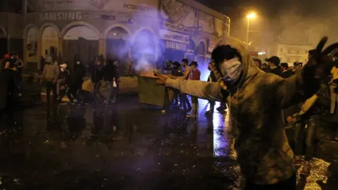 Reuters People protesting against a lockdown in Tripoli, Lebanon (27 January 2021)