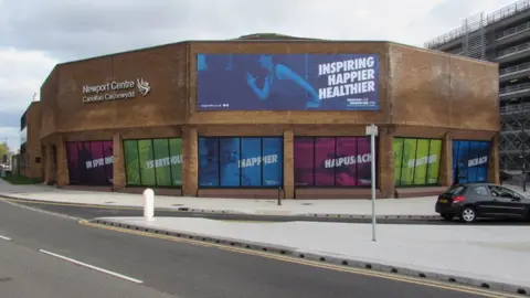 Geograph/Jaggery Newport leisure centre