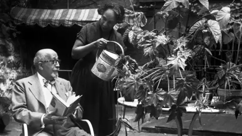 Getty Images WEB Du Bois with his wife author, playwright, composer, and activist Shirley Graham Du Bois at their home at 31 Grace Court in Brooklyn Heights in 1958 in New York, the US