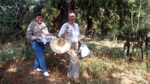 Paul Harris via Getty Diana Kennedy at her home with English journalist Douglas Thompson June 23, 1990 Zitacuaro, Michoacan, Mexico