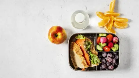 Getty/Claudia Totir school lunch