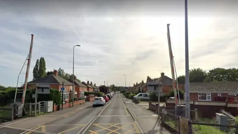 Google Railway crossing on Skellingthorpe Road