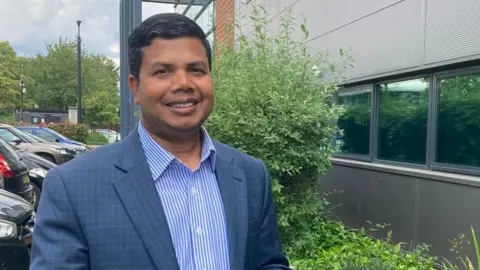 Hannah Olsson/BBC Delowar Hussain