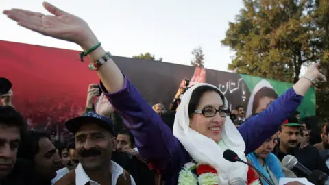 Getty Images Pakistani former premier Benazir Bhutto waves to her supporters as she arrived for an election campaign rally in Rawalpindi 27 December 2007.