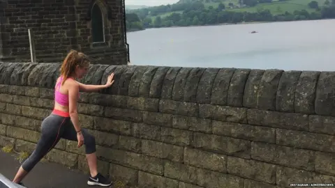 Instagram/AimeeBrowes Aimee Browes stretching before a run