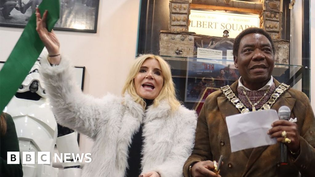 Michelle Collins re-opens Borehamwood’s Reel Cinema Michelle Collins re-opens Borehamwood’s Reel Cinema