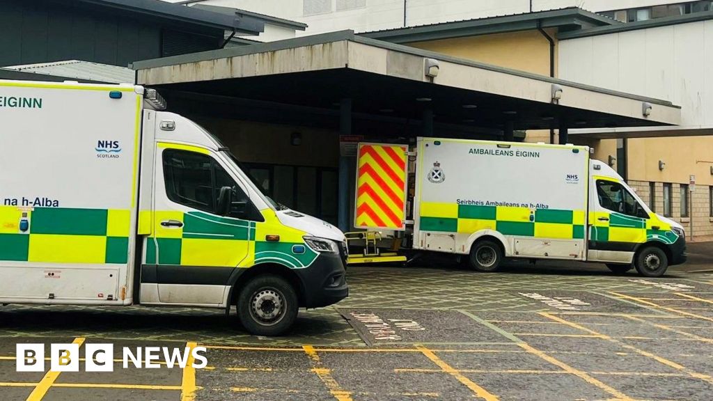 Health board was told of ‘intolerable risk’ before ambulance divert Health board was told of ‘intolerable risk’ before ambulance divert