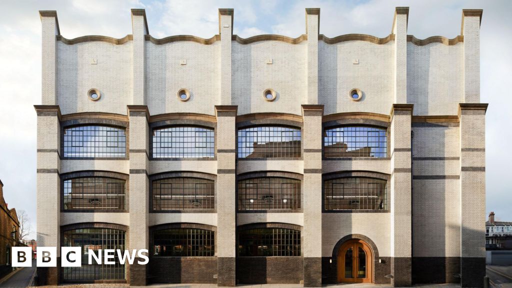 Wallpaper firm to return to Voysey House 96 years on Wallpaper firm to return to Voysey House 96 years on